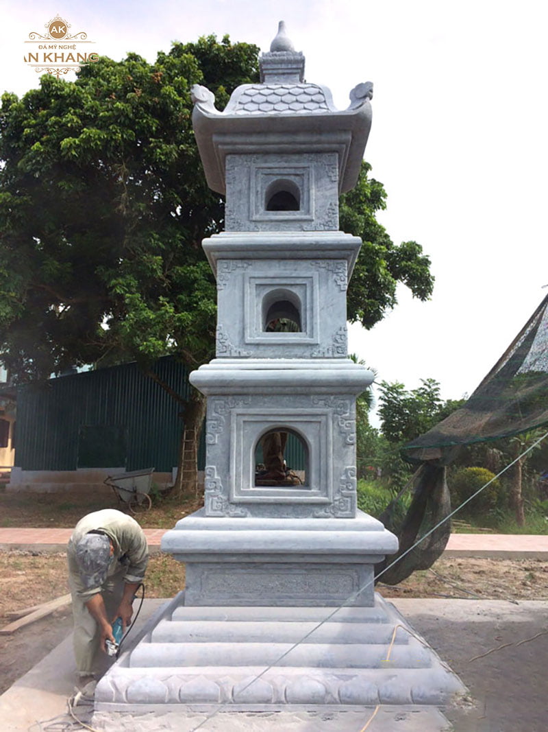 Lắp đặt mộ tháp trong chùa