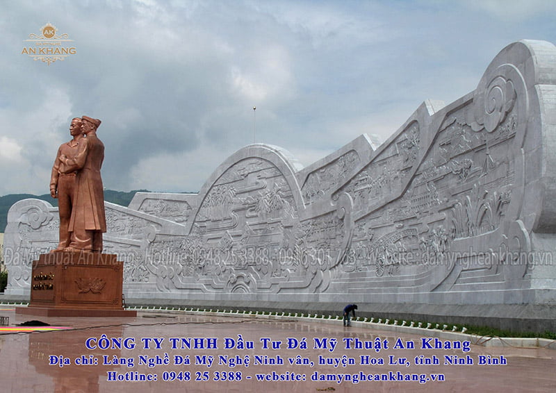Mẫu phù điêu đá đẹp trong công trình tượng đài cha con Nguyễn Tất Thành
