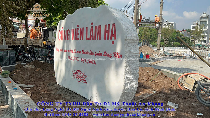 Mẫu biển hiệu đá lắp đặt tại công viên Lâm Hạ