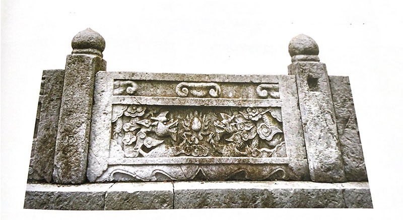 Hình tượng Rồng Việt Nam trên lan can chùa Bút Tháp