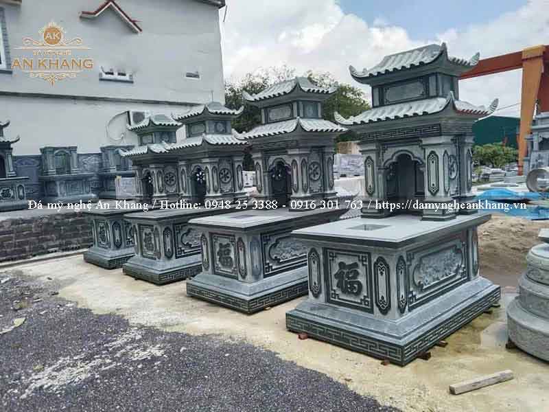 Mộ đá 2 mái xanh rêu chạm khắc chữ Phúc