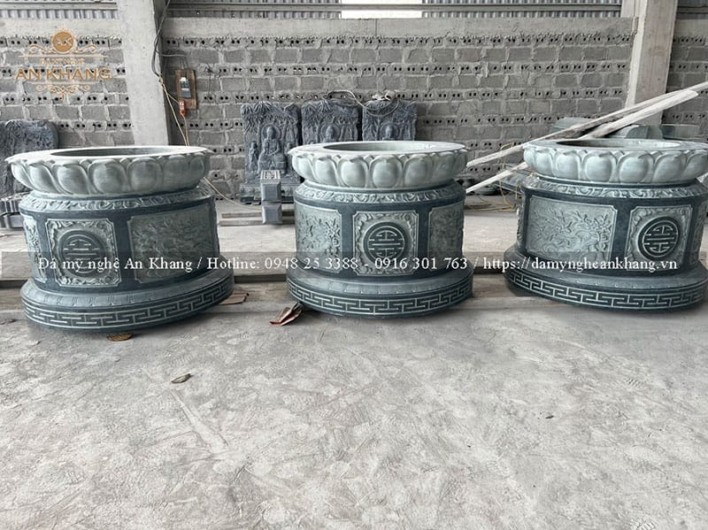 Mộ đá tròn cổ đài sen chạm chữ Thọ