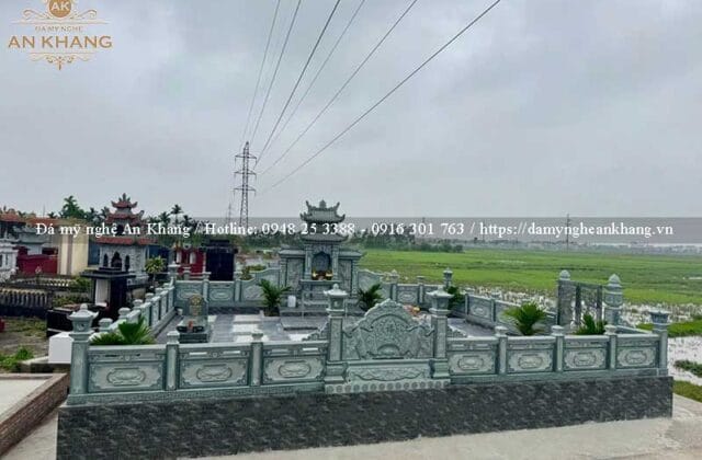 Khu lăng mộ đá kích thước 8x10m