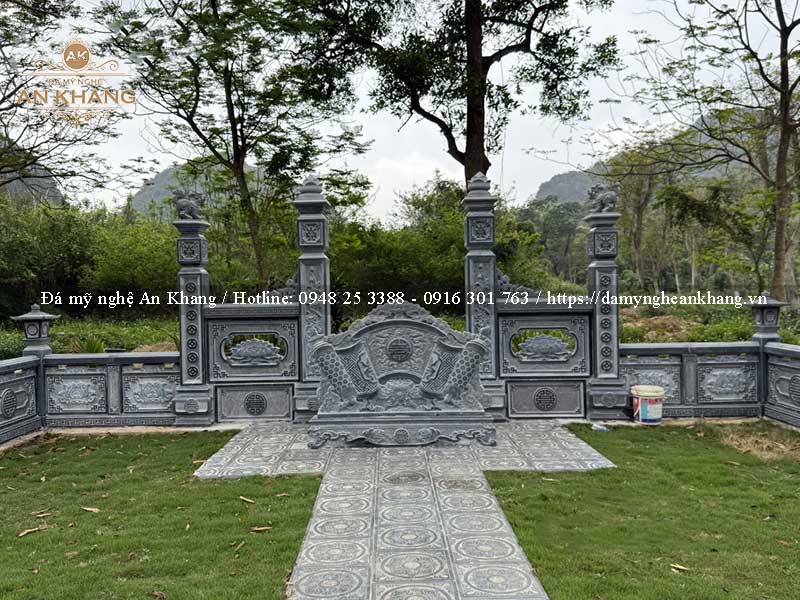 Bộ cổng tứ trụ và bình phong đá