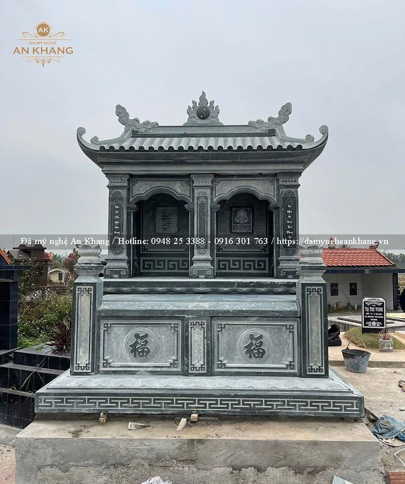 Mộ đá đôi 1 mái xanh rêu hoa văn chữ Phúc cho ông bà