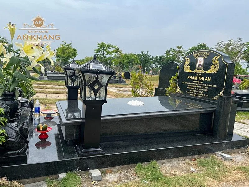 Mộ đá hoa cương sáng đẹp sau nhiều năm